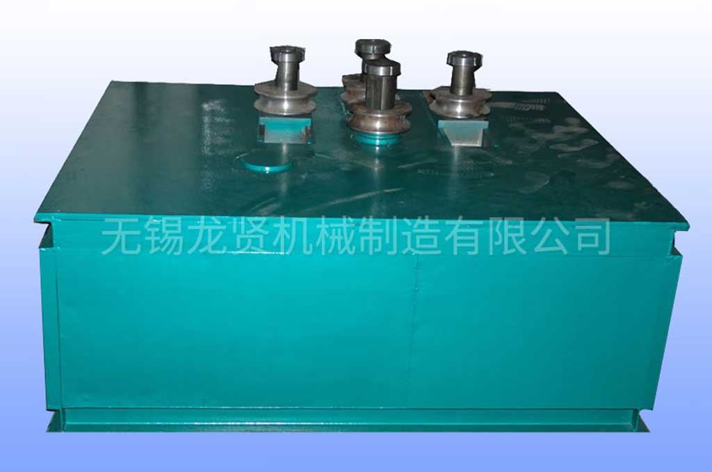 操作員在操作多功能彎管機(jī)應(yīng)注意哪些事項(xiàng)？